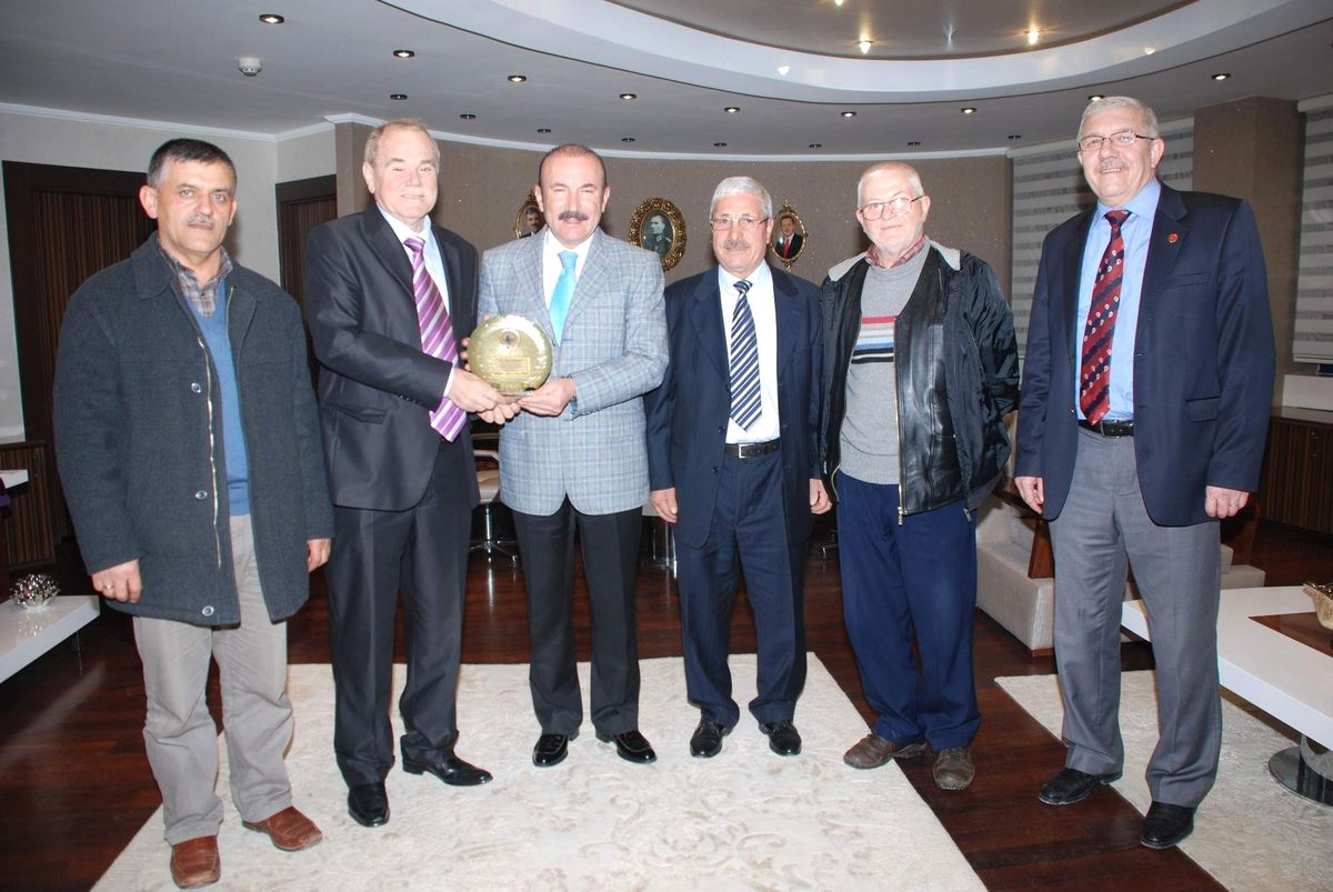 Doğan\'a Avcılardan Ziyaret