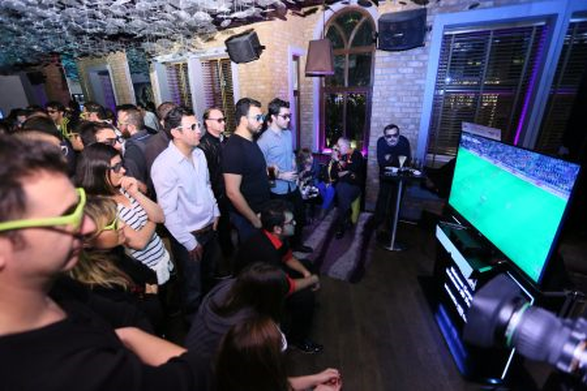 Dünyanın ilk 84 inç Ultra HD TV\'si ile Derbi Heyecanı