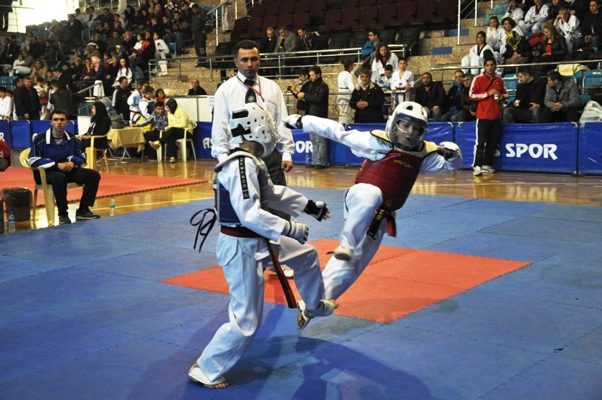 Batı Karadeniz Taekwondo Şampiyonası Nefes Kesti