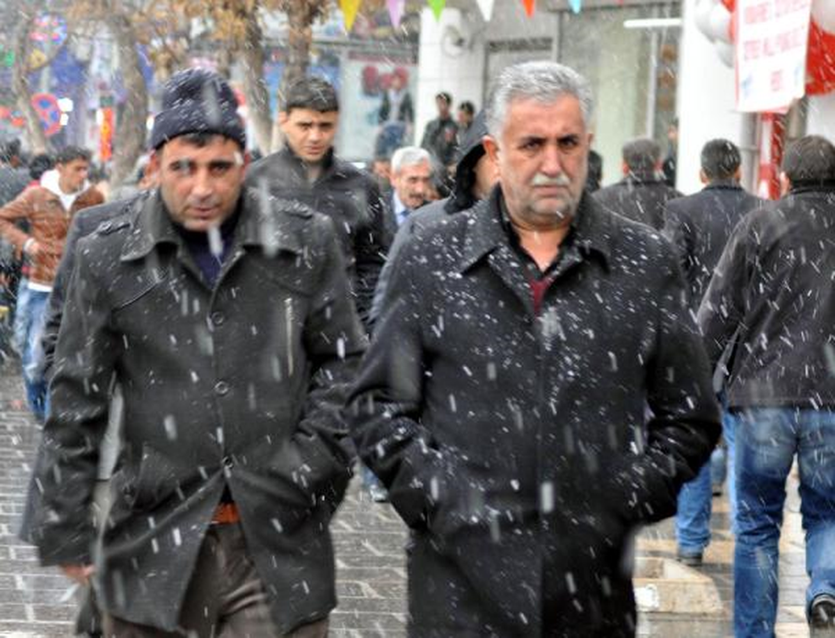 Elazığ\'da Mevsimin İlk Karı