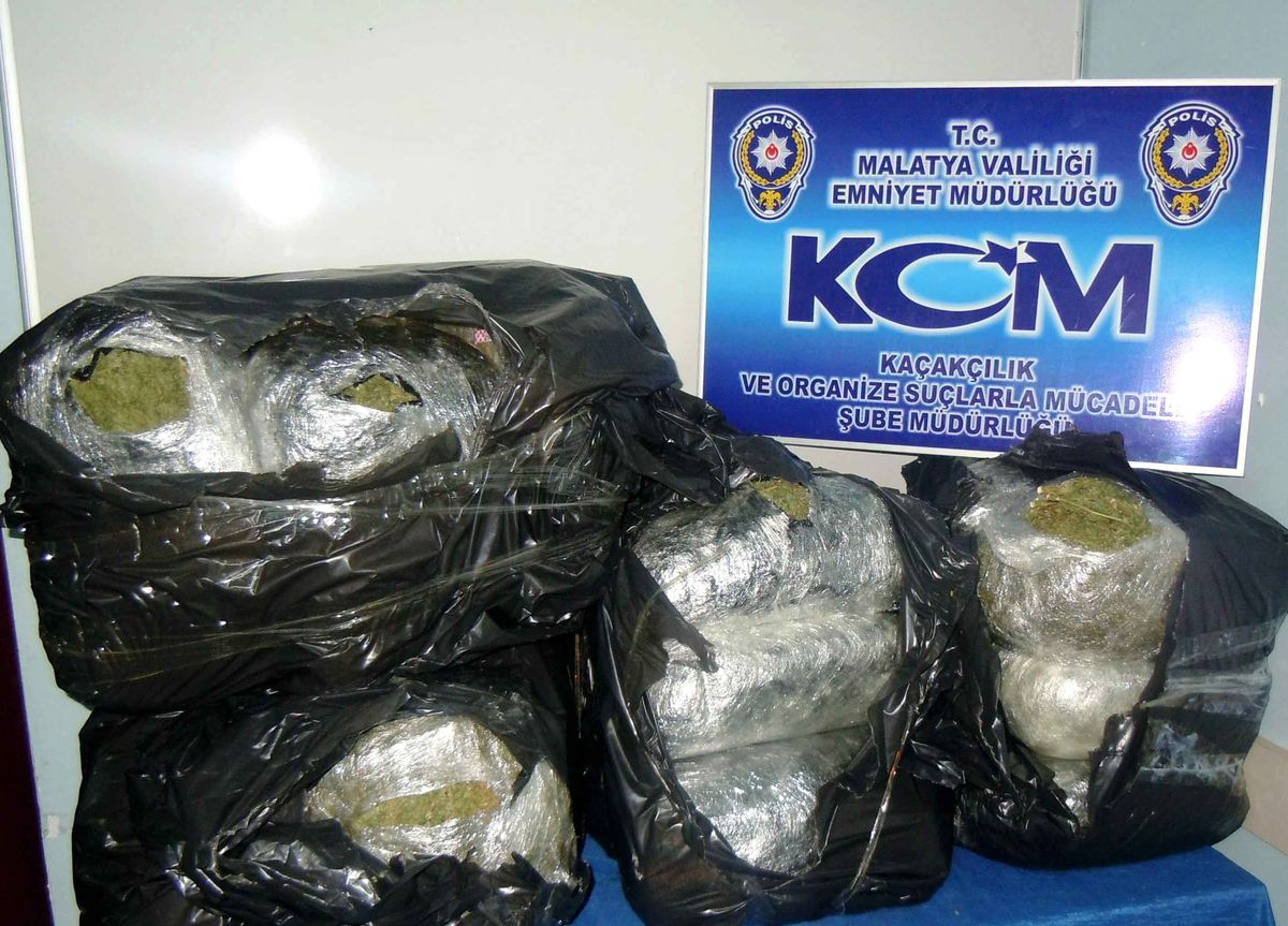 Emniyet 3 Ayrı Operasyonda 140 Kilo Esrar Ele Geçirdi
