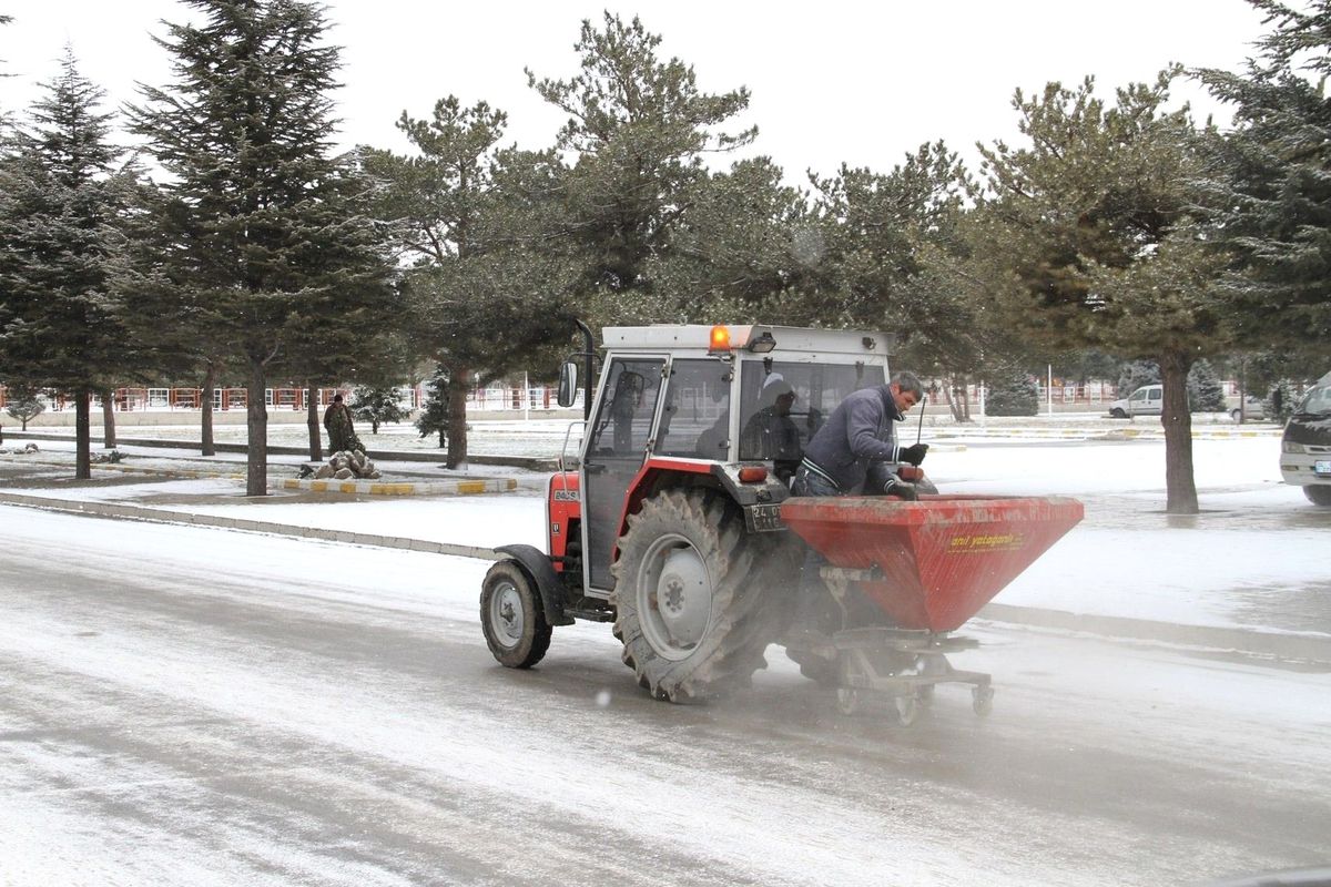 Erzincan Belediyesi\'nde Kar Mesaisi