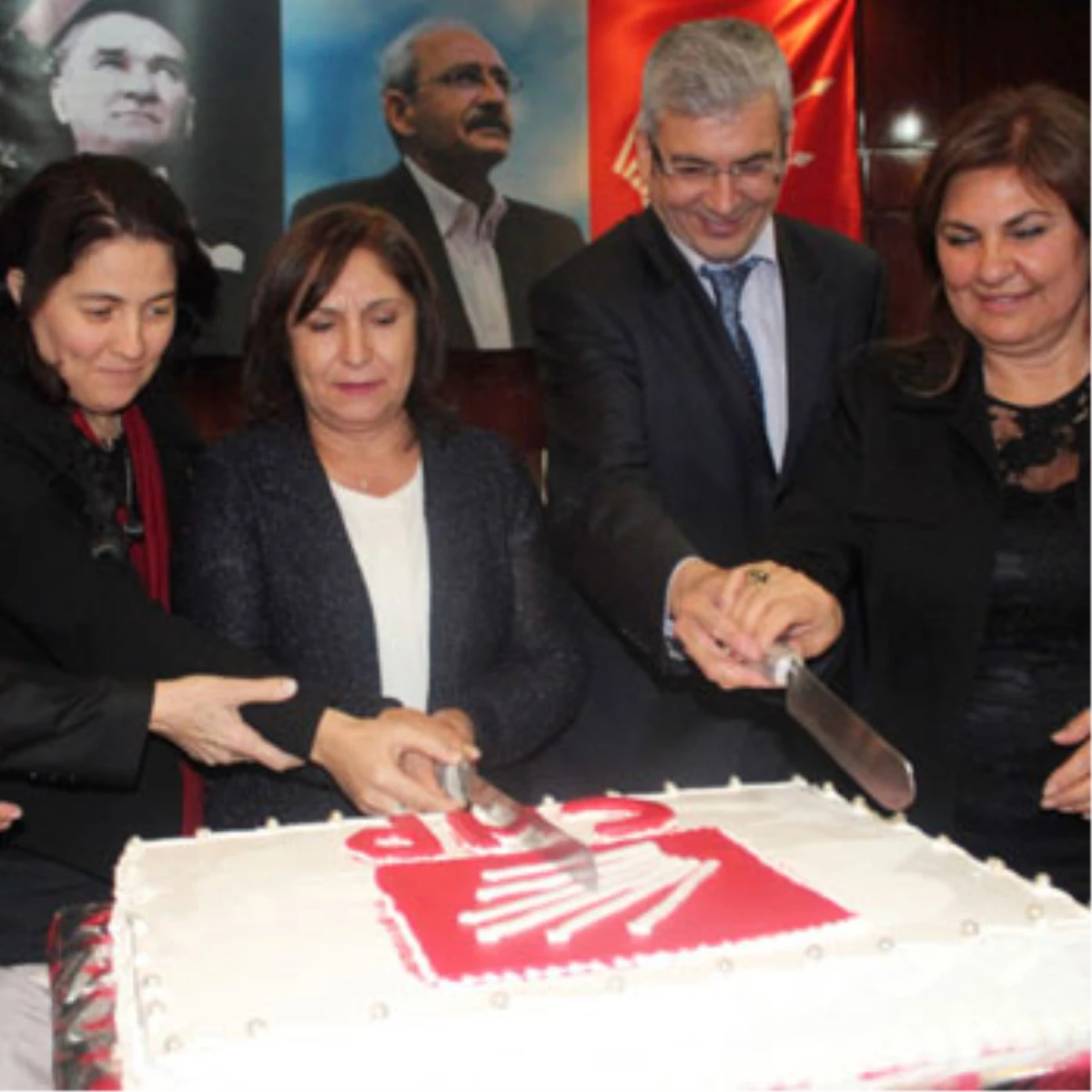 Eşi, CHP Lideri Kılıçdaroğlu\'nun 64. Yaş Gününü Kutladı
