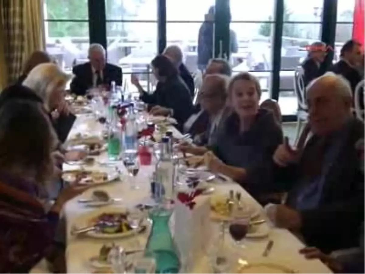 Eski Galatasaray Liseliler Derneği Üyeleri Buluştu