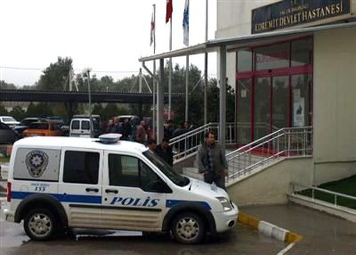 Hastanede Silahlı Kavga: 1\'ağır, 2 Yaralı