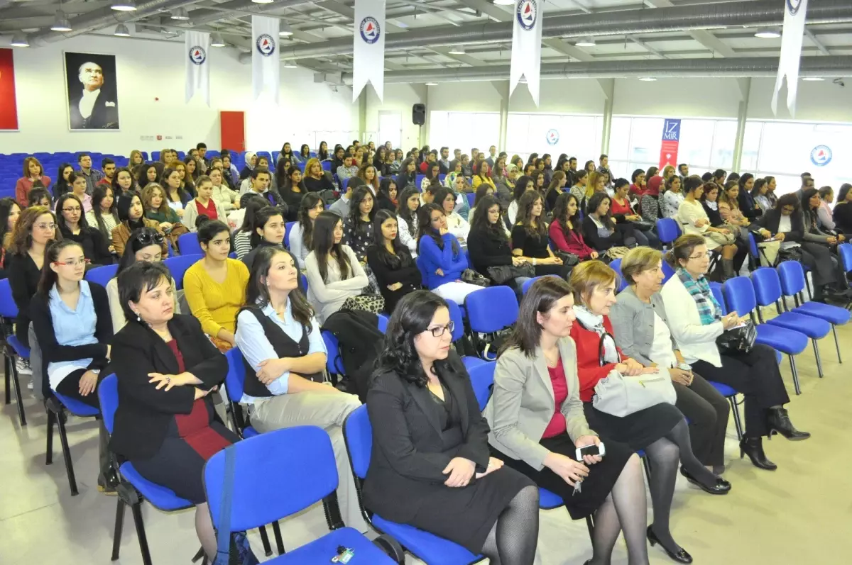 Hemşirelerin Sorunları İzü'de Panelde Konuşuldu