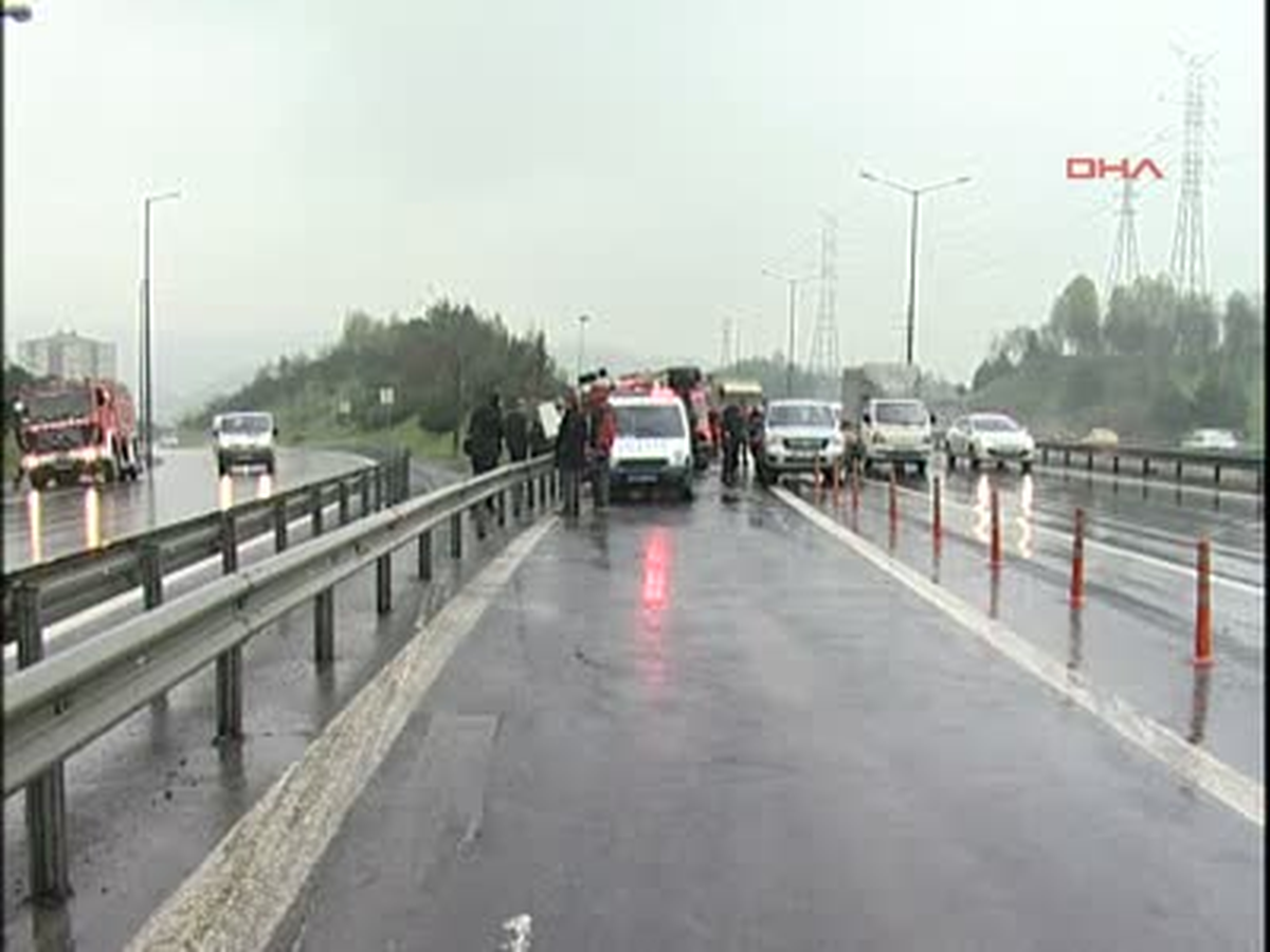 İtfaiye Aracı Kaza Yaptı: 2 Yaralı