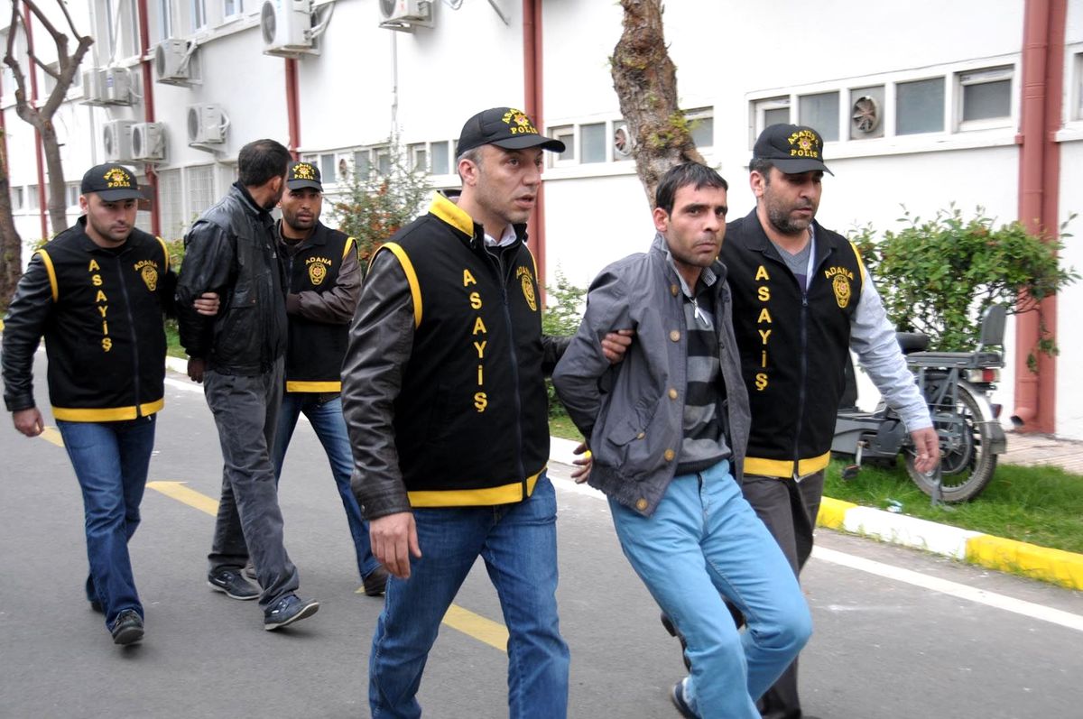 Kanlı Bileziği Satmaya Çalışan Gaspçı Yakalandı