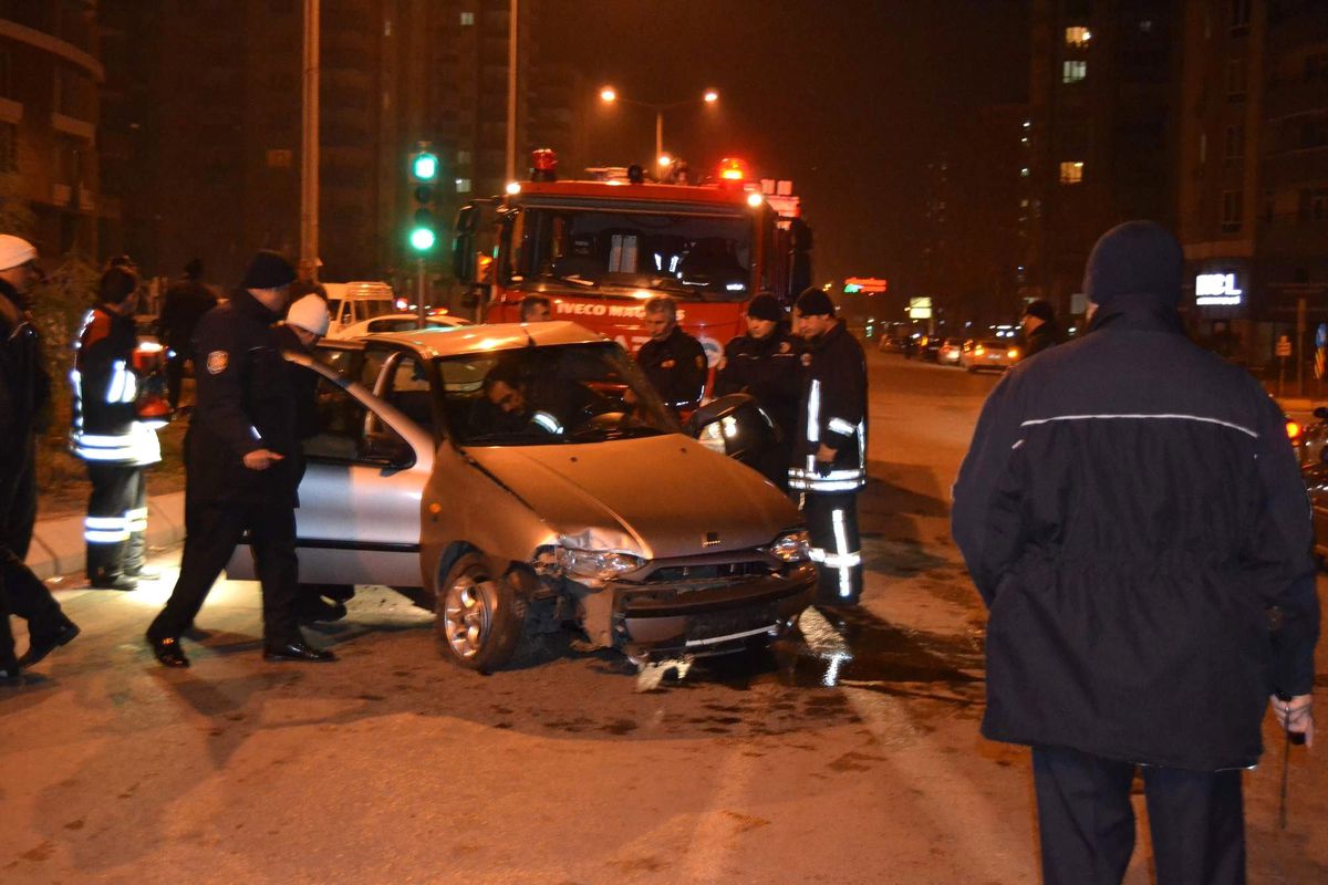 Kayseri\'de Trafik Kazası: 1 Ölü 2 Yaralı