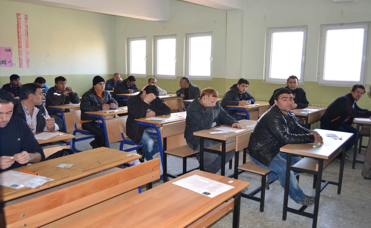 Kula\'da Ehliyet Sınavına 836 Kişi Katıldı
