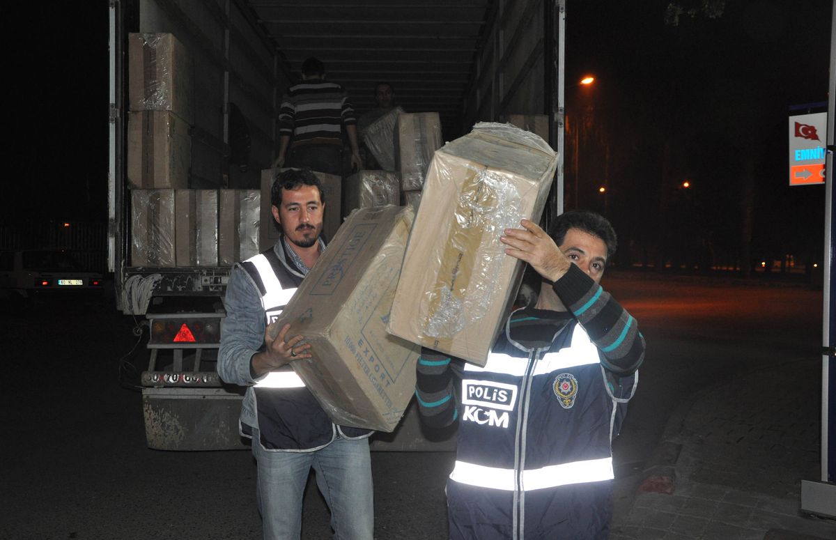 Mersin\'de Sahte İçki ve Sigara Operasyonu