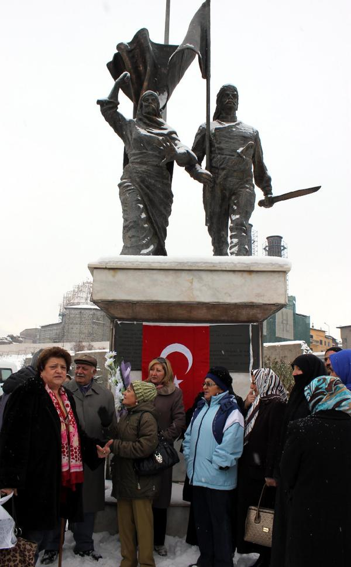 Modacının 'Buraya Nene Hatun Gibi Gelemezsin' Sözüne Tepki
