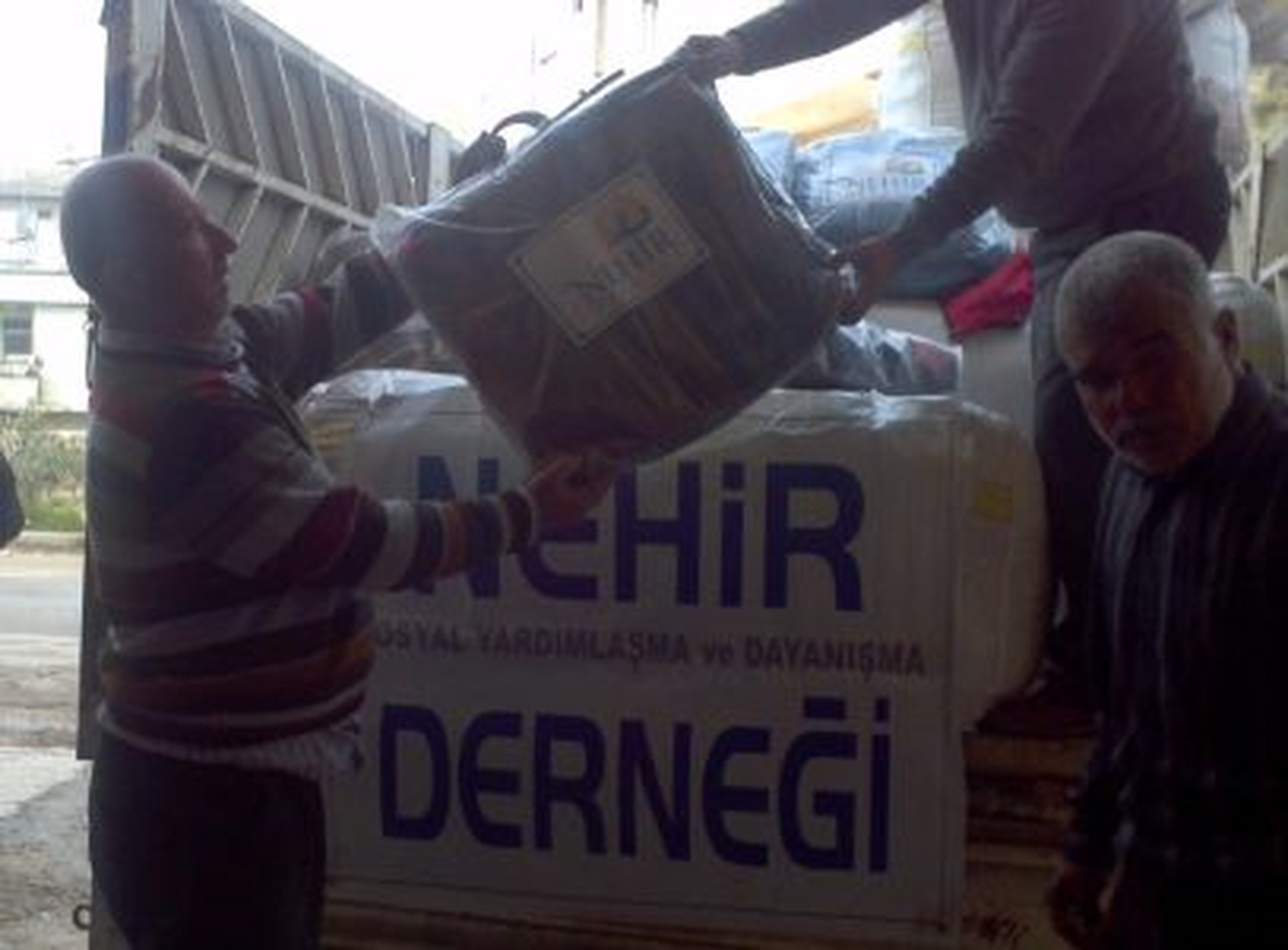 Nehir Derneğinden Battaniye Yardımı