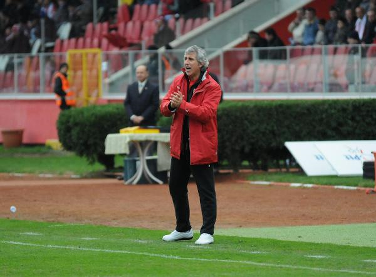 Samsunspor Teknik Direktörü: "Camiadan Özür Diliyoruz