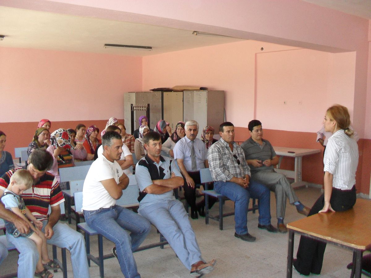 Saruhanlı\'da Velilere Seminer