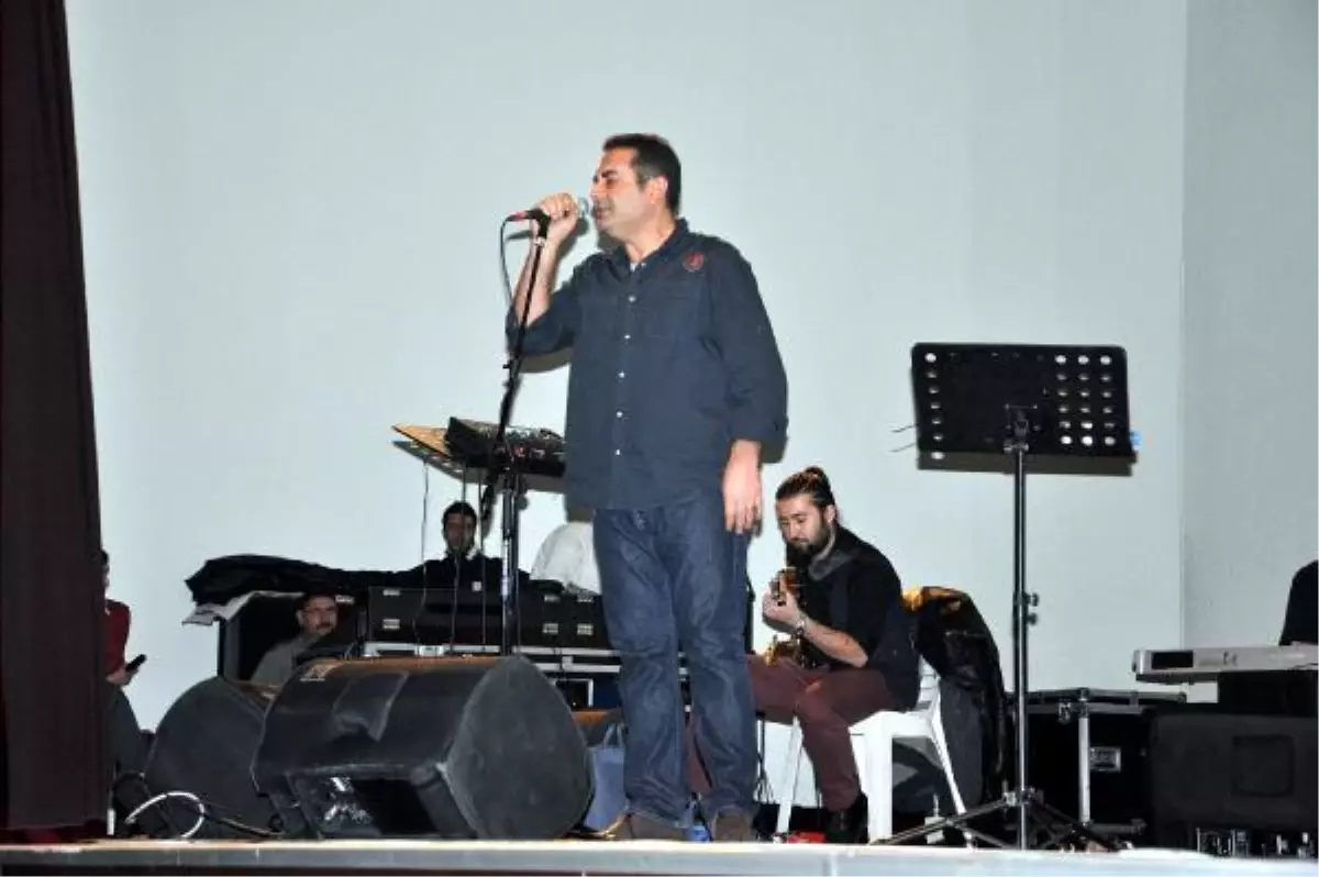 Servet Kocakaya Şanlıurfa\'da Konser Verdi