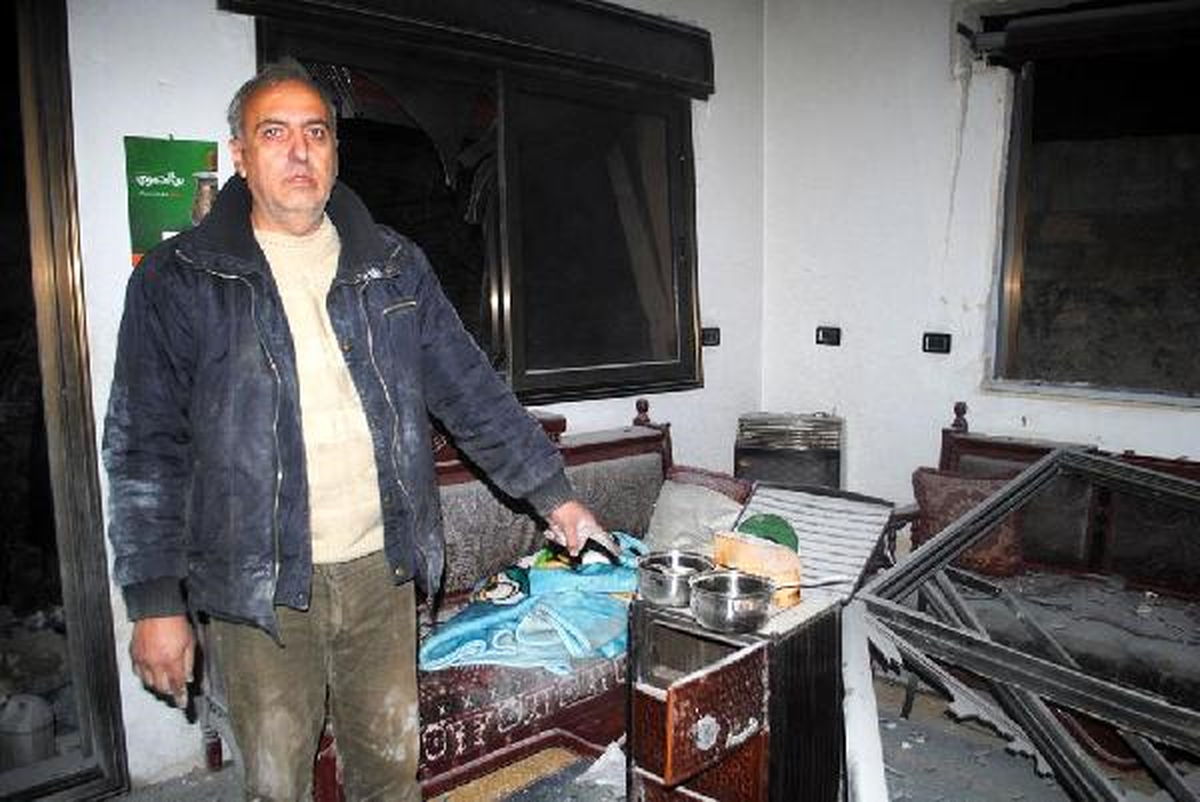 Suriye Ordusu Azez\'e Bomba Yağdırdı
