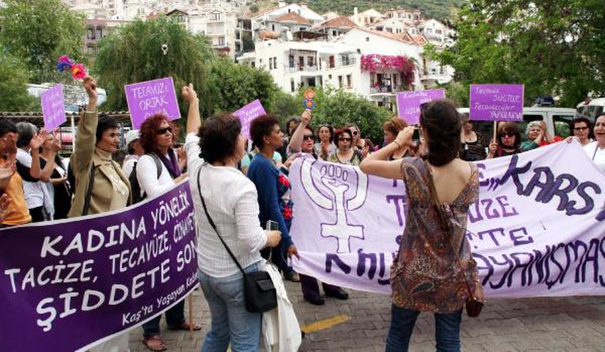 Tecavüzü Protesto Eden Kadınlara Beraat