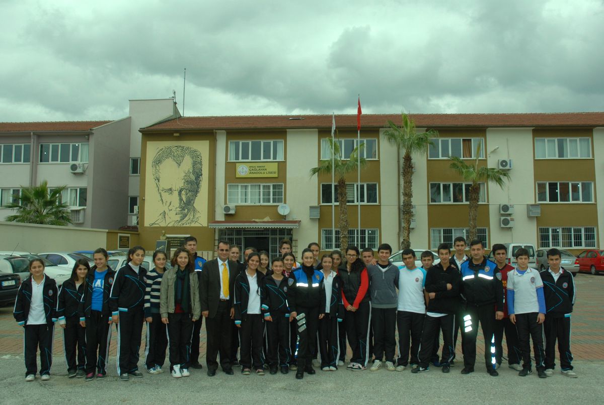 Toplum Destekli Polis, Okullarda Bilgilendirme Çalışması Yapıyor