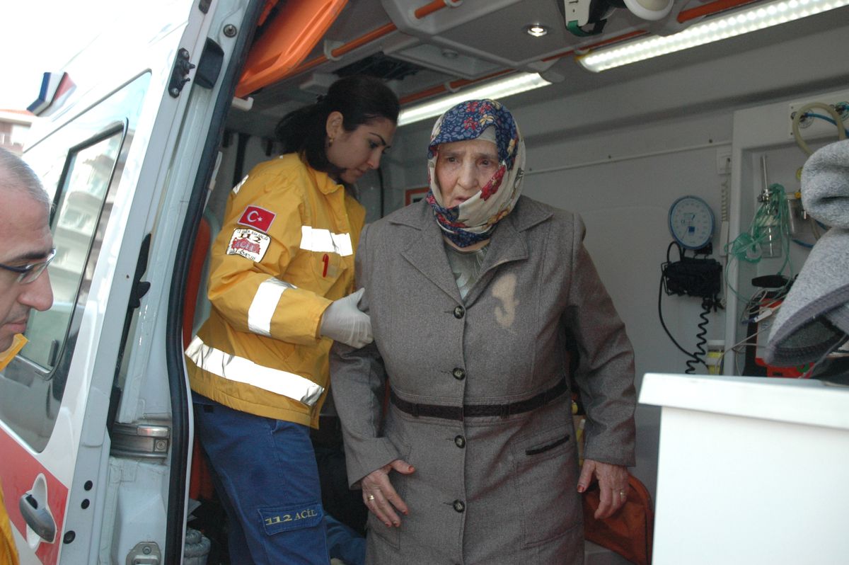 Yaşlı Çifti Kargocu Kurtardı