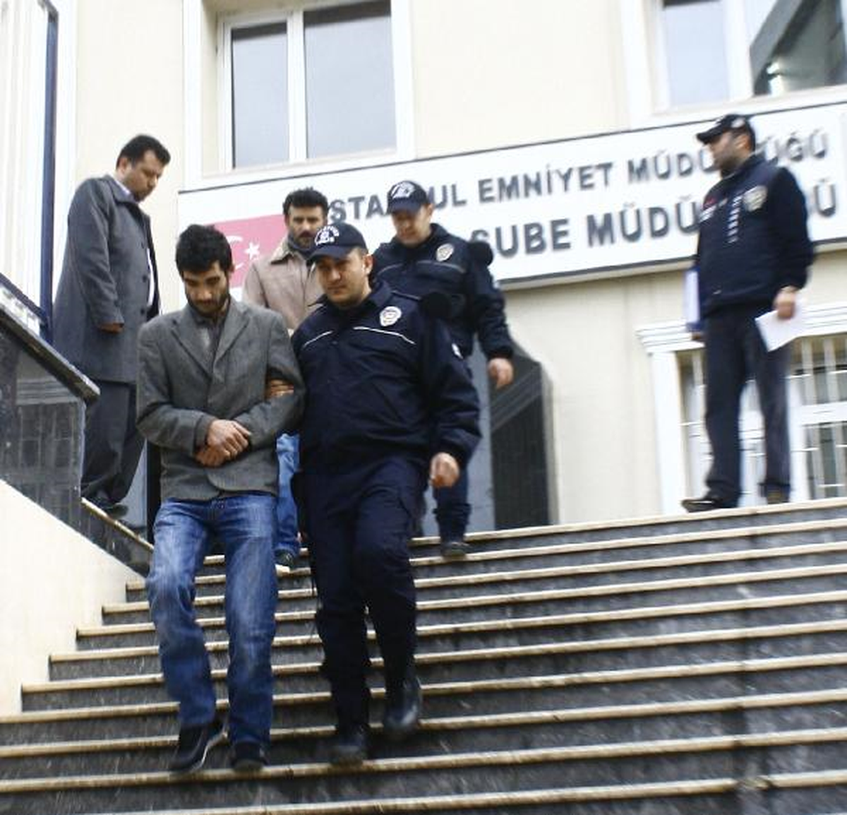Adliye Önünde Sopalı Bıçaklı Kavgada Gözaltına Alınanlar Adliyeye Çıktı