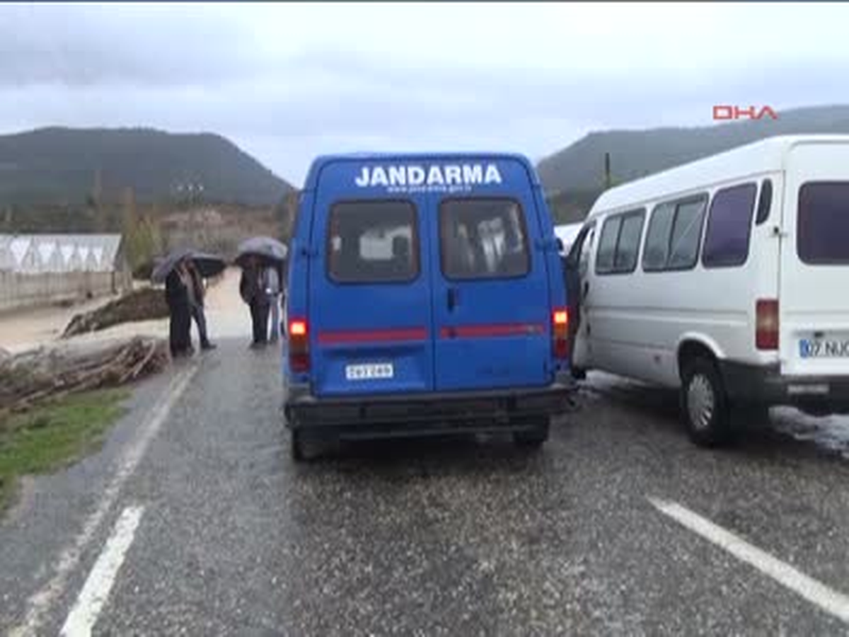Alanya Alara Çayı Taştı