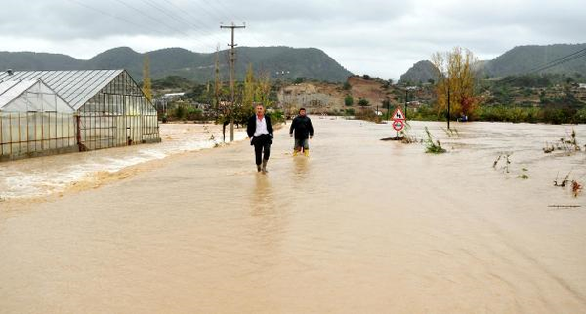 Alara Çayı Taştı Tarım Alanları Su Altında Kaldı