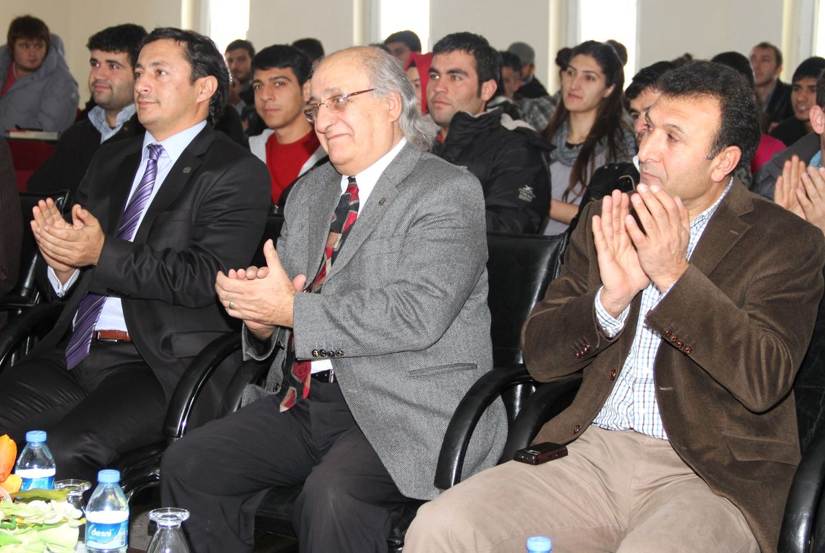 ARÜ\'de Konferanslar Devam Ediyor