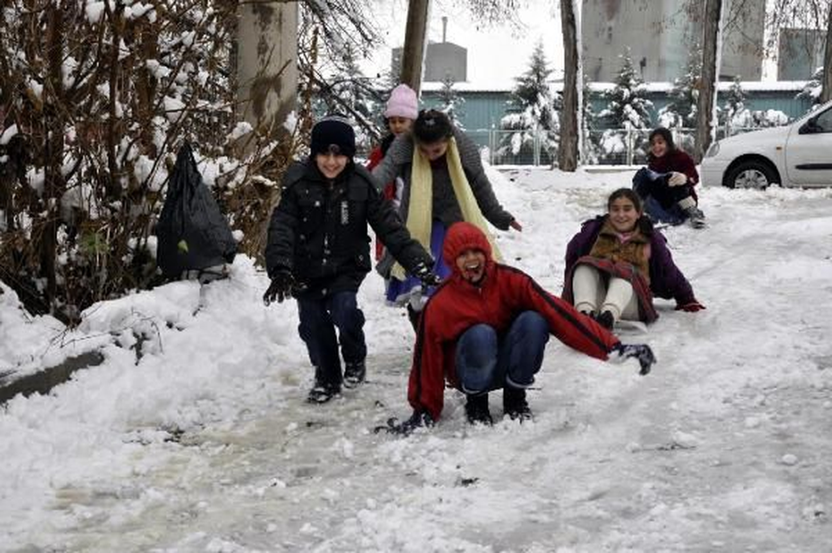 Bingöl ve Elazığ\'da Okullarda Kar Tatili (3)