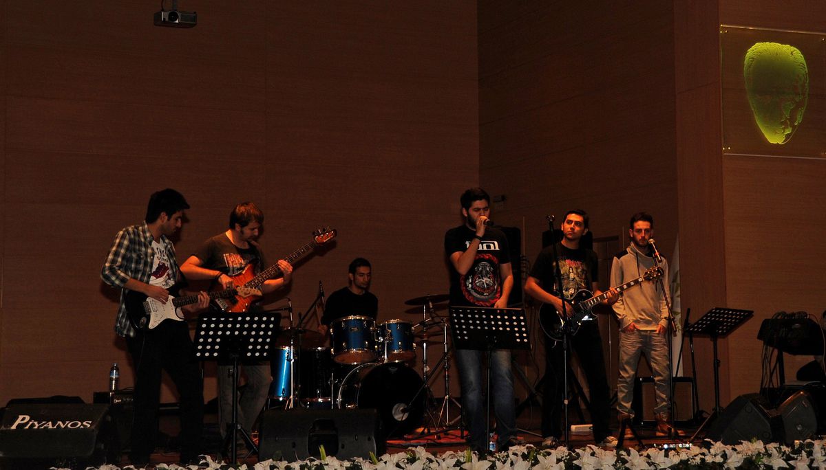 Derin Grubu Rock Konseri ile Öğrencileri Coşturdu