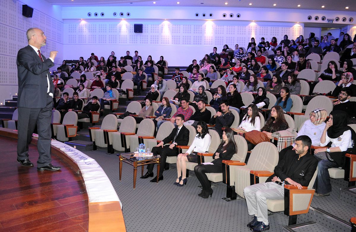 Dr. Şenol Babuşcu\' Dan "Bankacılıkta Kariyer" Semineri