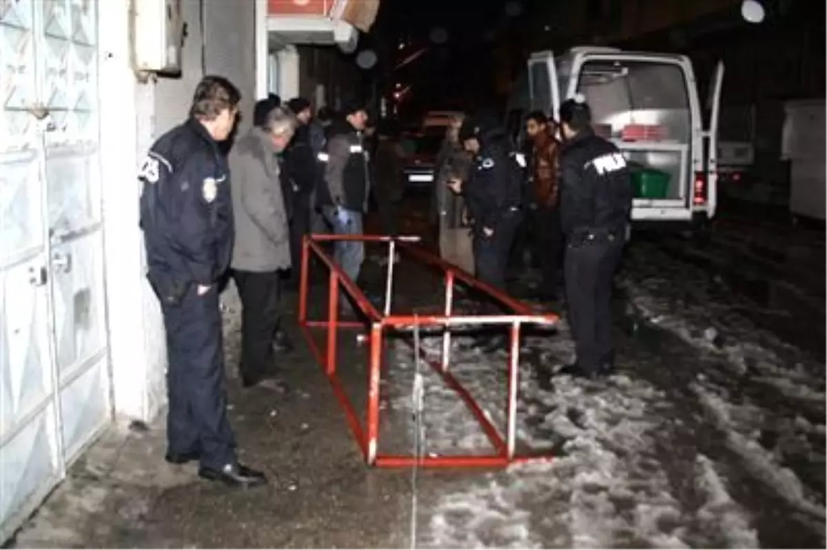 Elektriğe Kapılan İki Kardeş Öldü