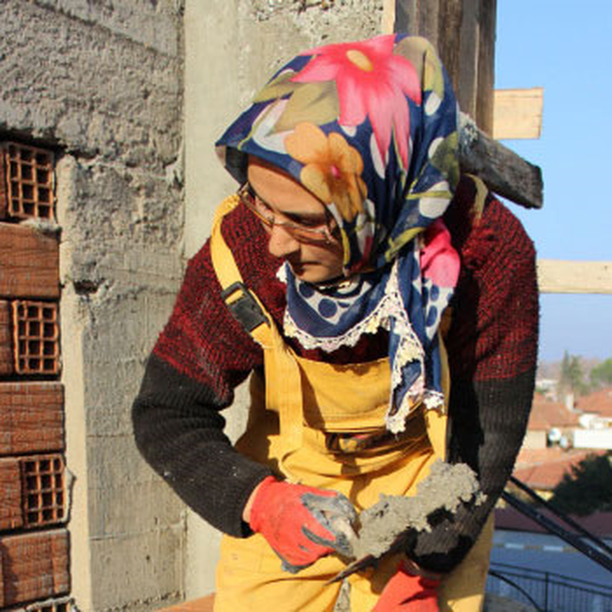Erkeklere Taş Çıkartıyor