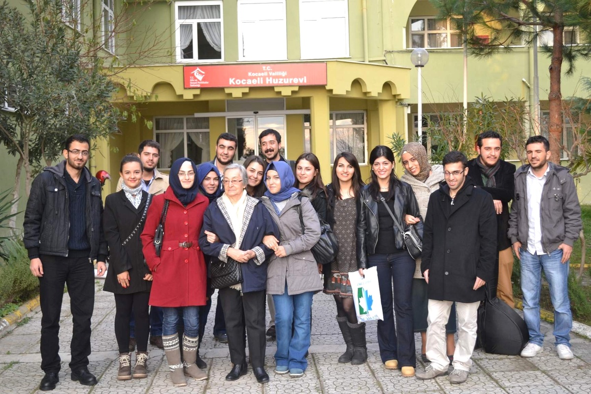 Gençlik Meclisi\'nden Huzurevi\'ne Ziyaret