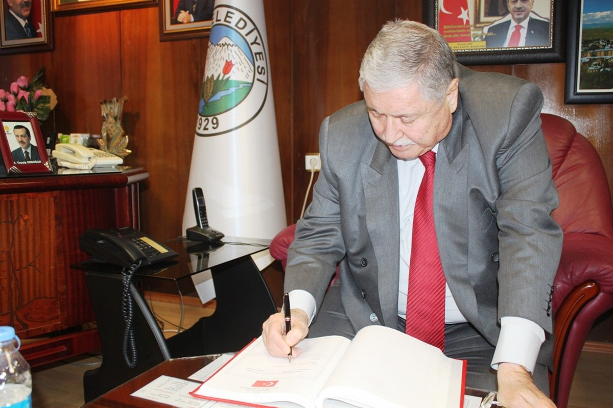 Hasan Celal Güzel\'den Muş Belediyesi\'ne Ziyaret