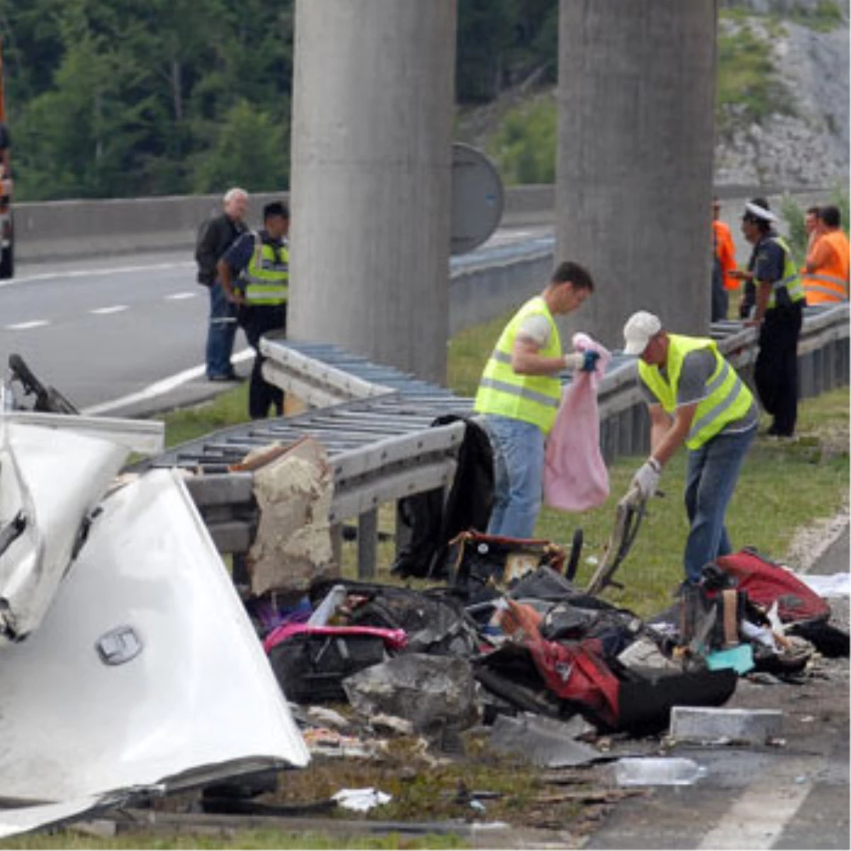 Hırvatistan\'da Trafik Kazası: 37 Yaralı