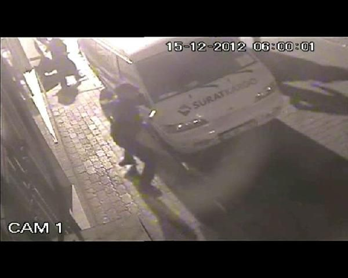 Kadıköy\'deki Silahlı Bıçaklı Kavga Güvenlik Kamerasında (2)