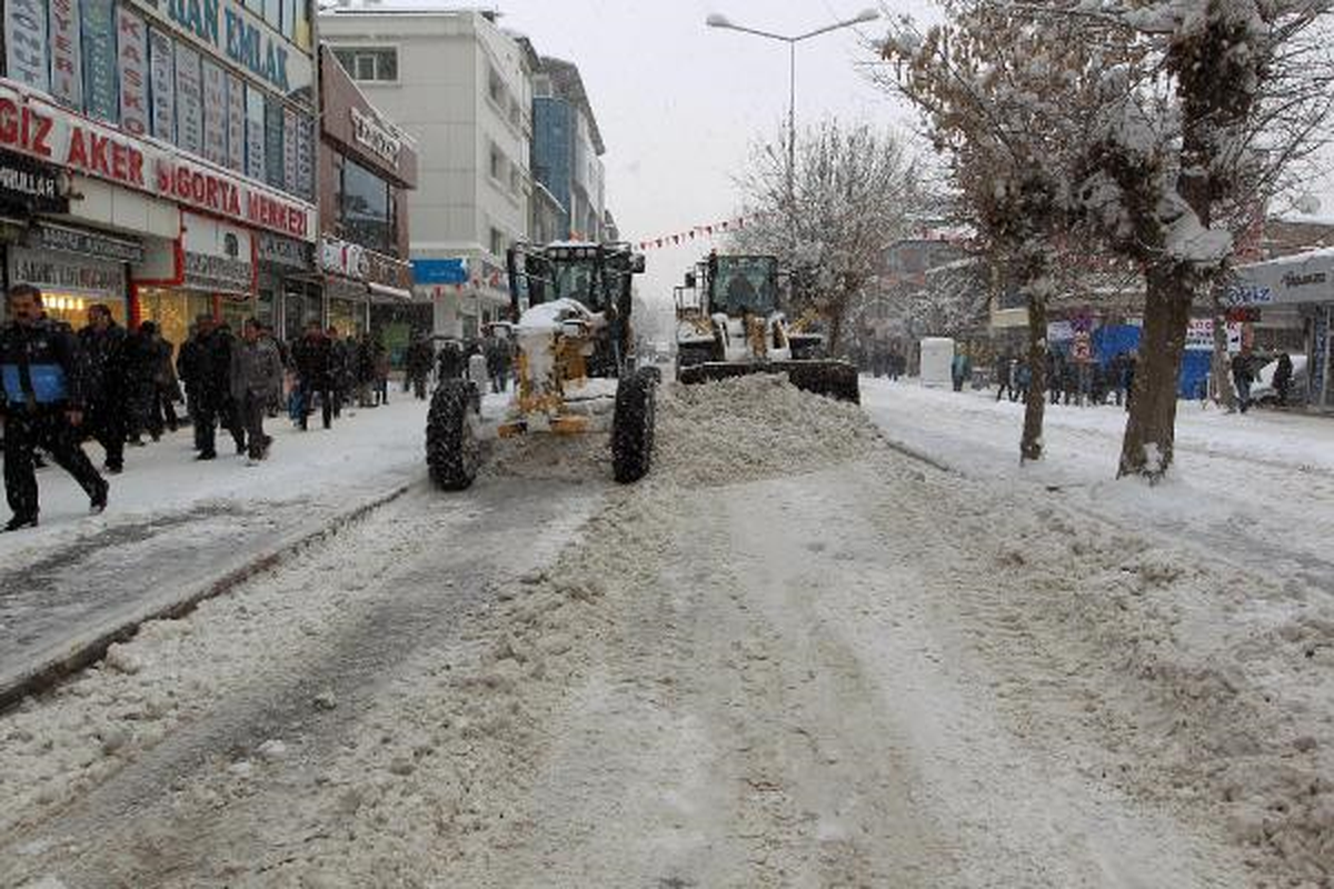 Kar, Van ve Bitlis\'te 322 Köy Yolunu Kapattı