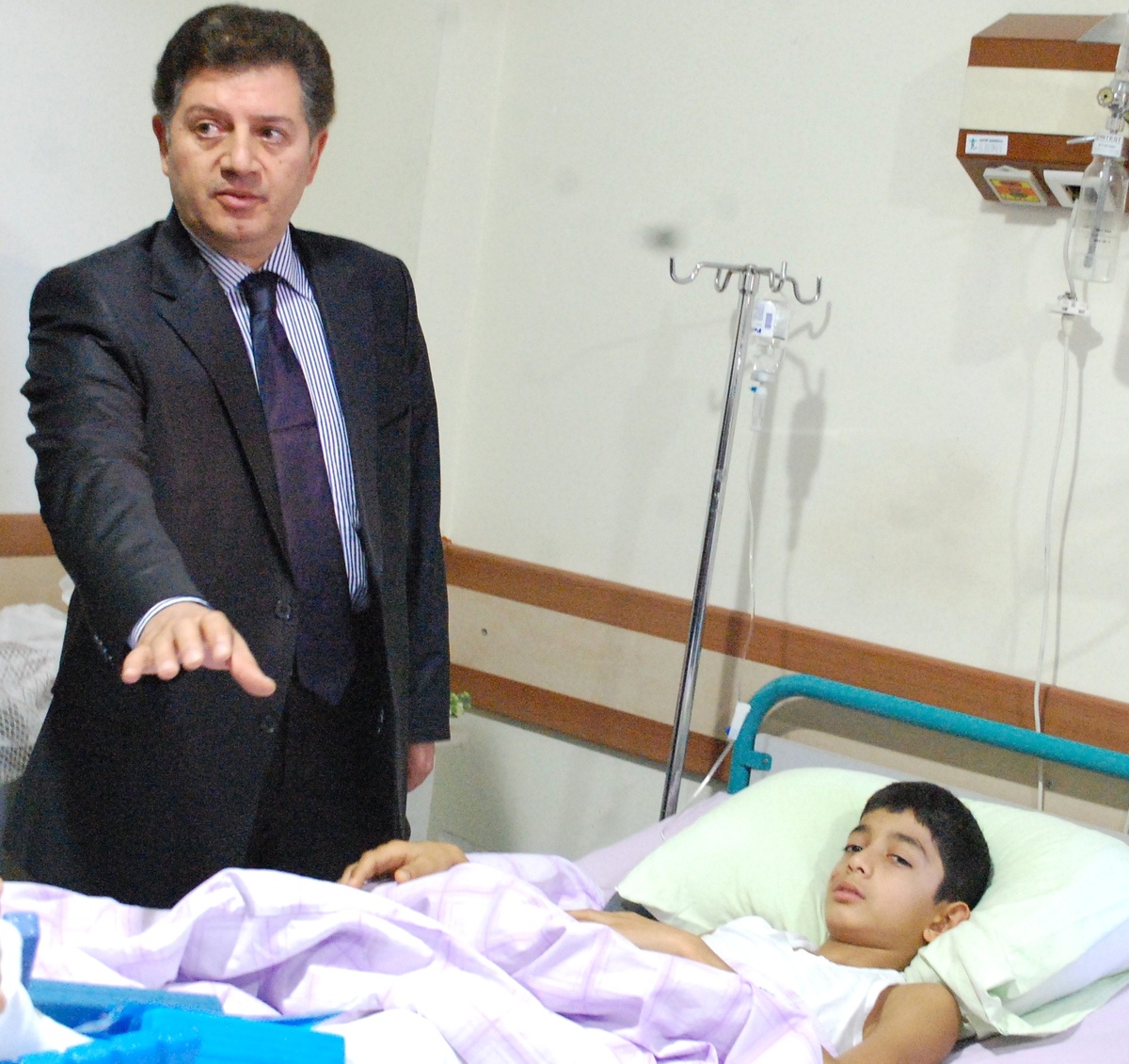 Kaymakamdan Yaralı Öğrenciye Ziyaret