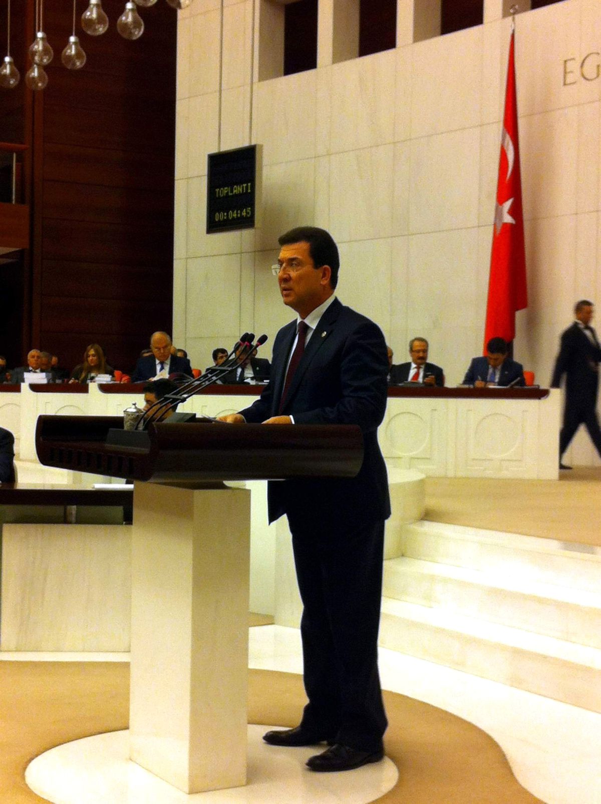 "Ak Parti Kendisiyle Yarışıyor"