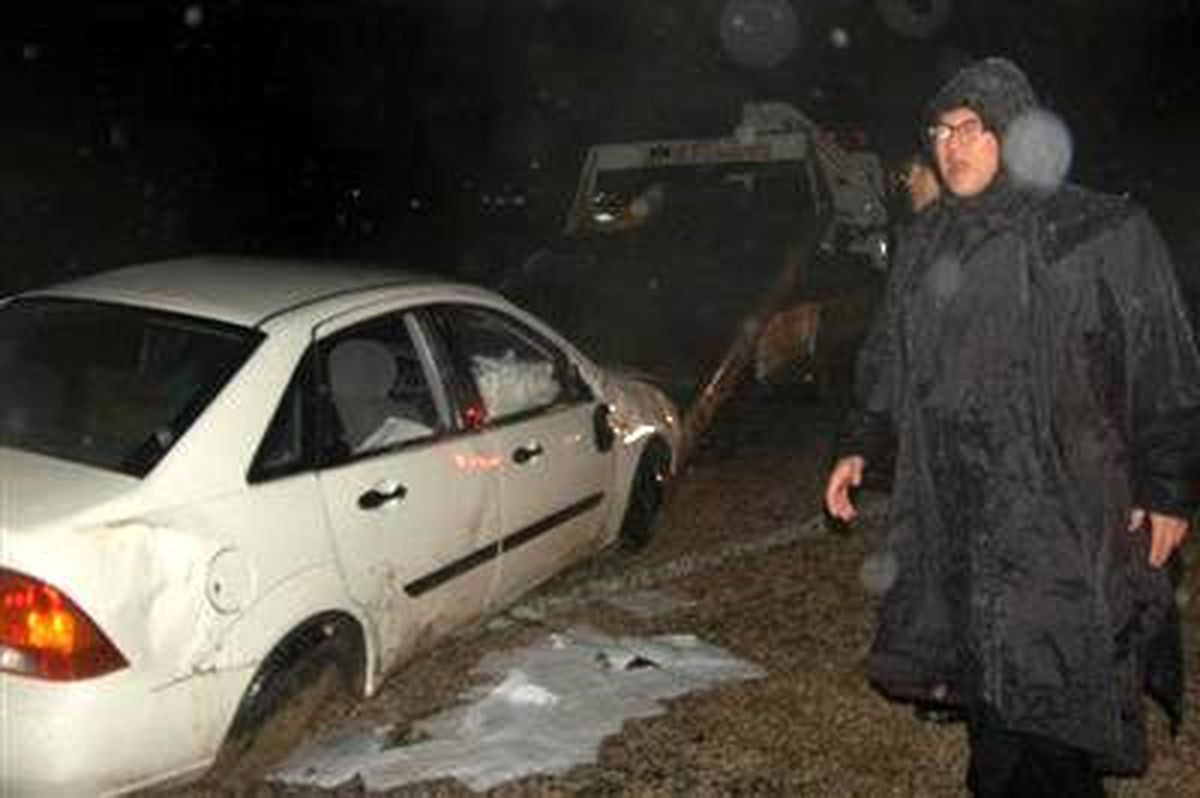 Kırkağaç\'ta Kayganlaşan Yolda Kaza