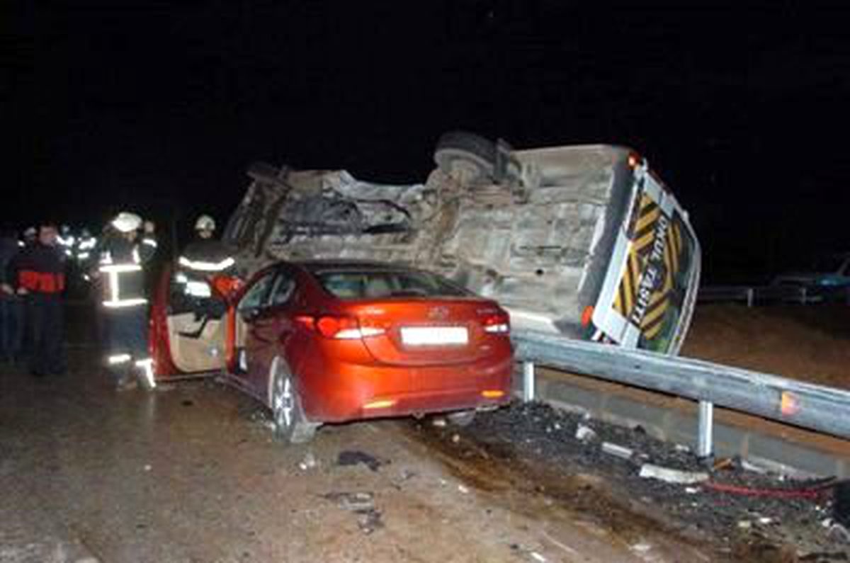 Öğrenci Servisi Otomobile Çarptı: 12 Yaralı