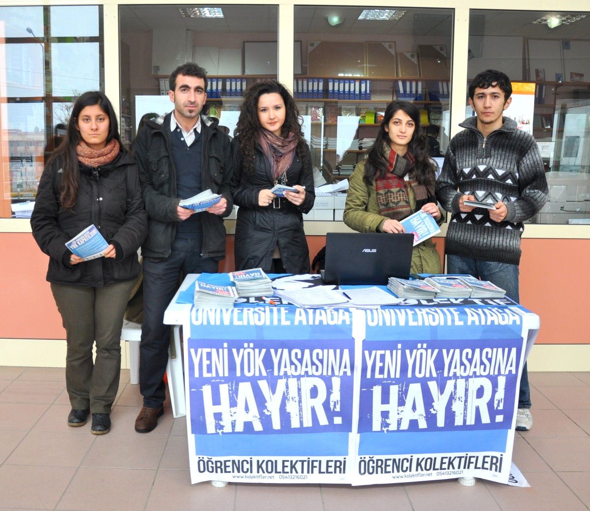 Öğrenciler "Yök Yasasına Hayır" İçin İmza Topladı