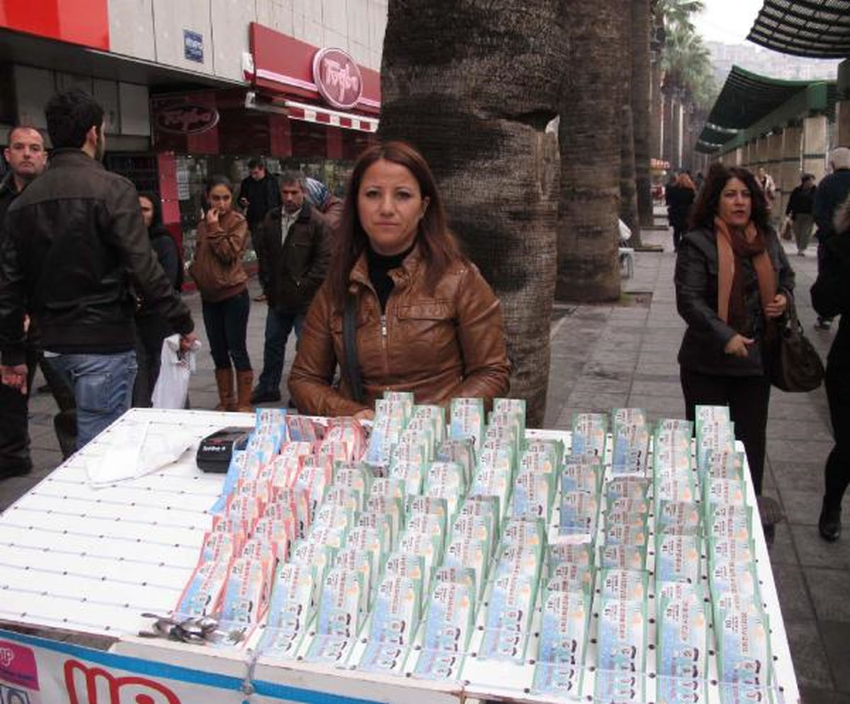 Seyyar Piyangocunun 10 Bin TL Değerinde Bileti Çalındı