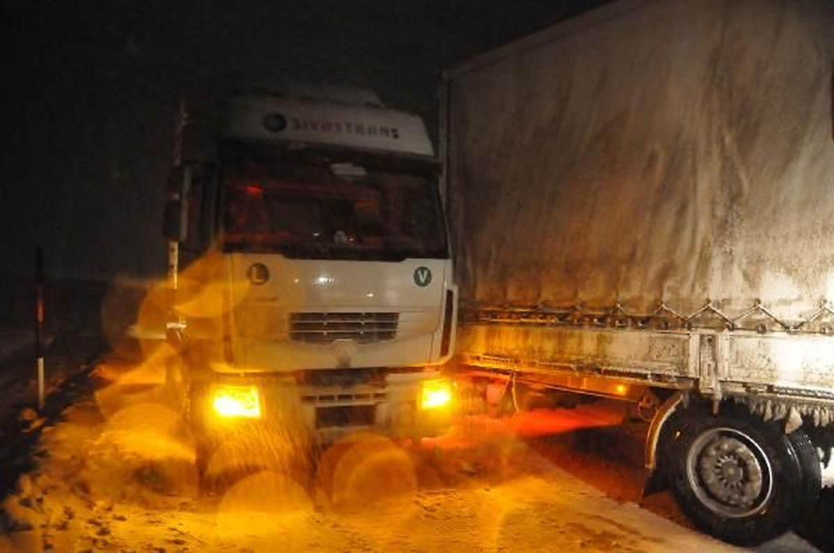 Sivas, Kayseri ve Malatya Yolu Ulaşıma Kapandı