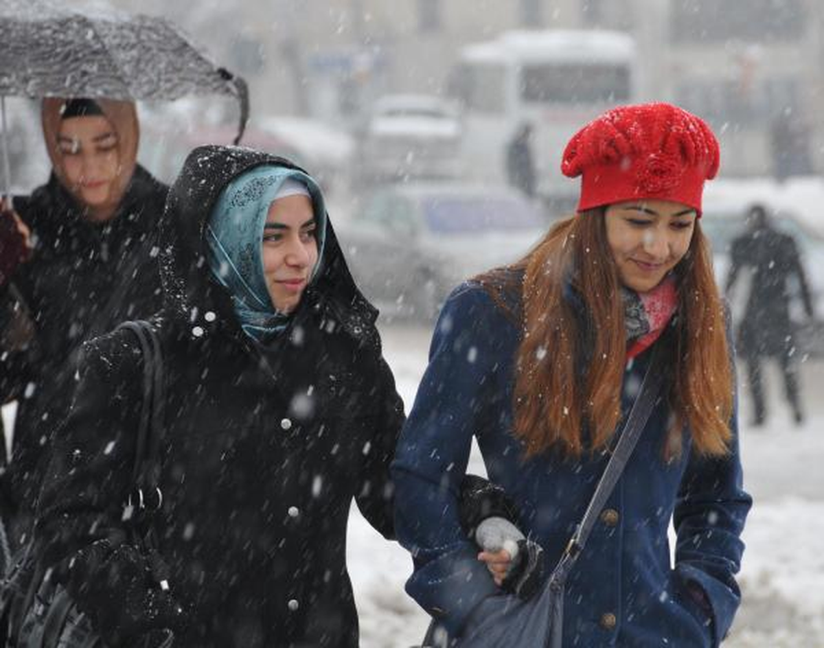 Sivas\'ta 206 Köy Yolu Kardan Kapandı