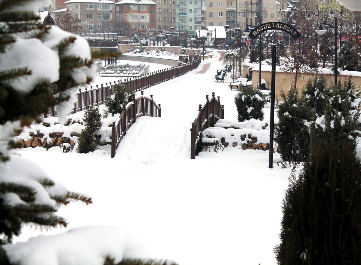 Sivas\'ta 206 Köy Yolu Ulaşıma Kapandı
