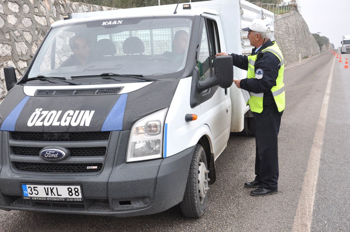 Soma\'da Ticari Araç Sürücülerine Kış Lastiği Uyarısı
