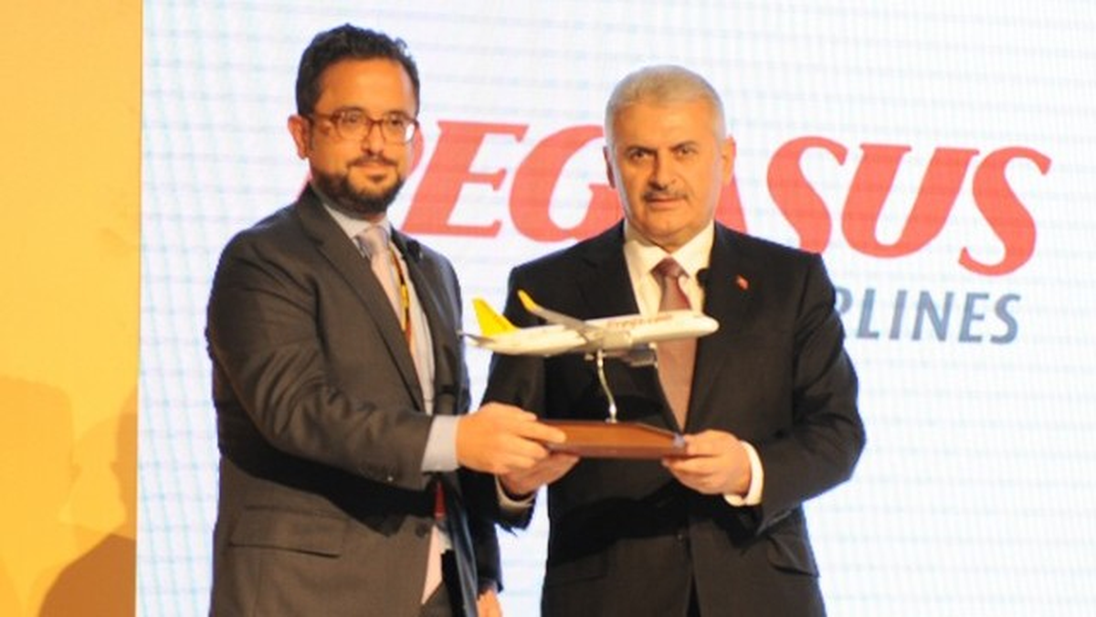 Tarihin En Büyük Uçak Siparişine İmza Attı