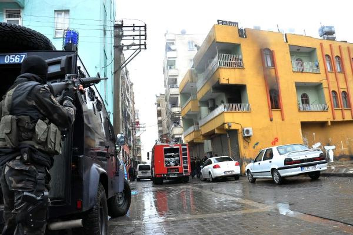 Bunalıma Girip Ailesini Rehin Aldı